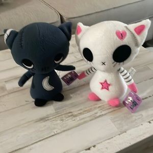 Gus Fink Miko & Cola plush cat sculpture.